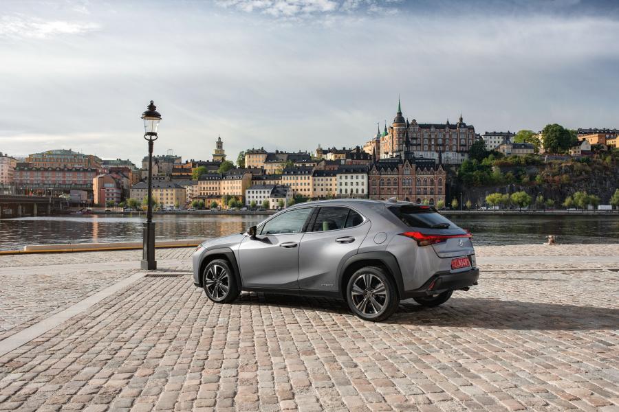 Lexus UX250h 2018 года  (WW) (фото 5 из 40)